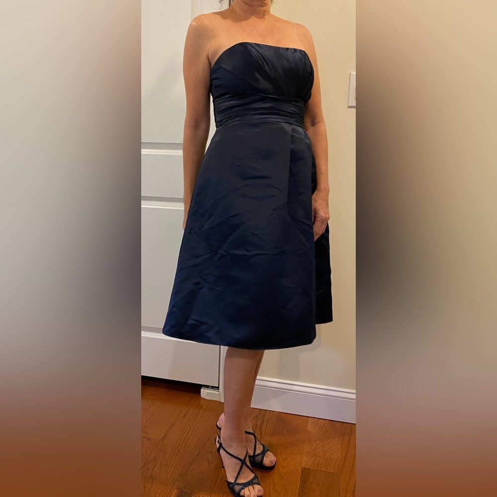 3 bridesmaids sleeveless dresses by Bill Levcoff. Navy blue sizees 2,4,6